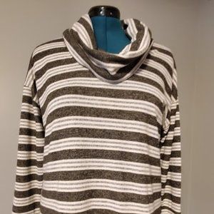 Gray and white striped cowl neck tunic, size XL, Maurices brand